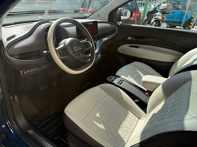 Fiat 500e (2022) La Prima by Bocelli 118 HP - fotka 8 z 27