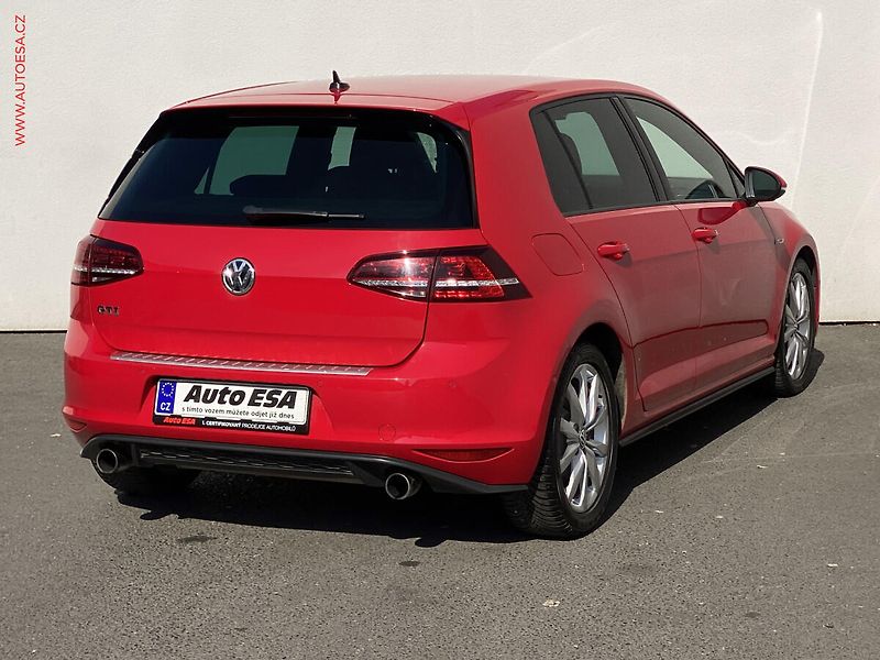 Volkswagen Golf (2014) 2.0 TSi, GTi, DSG, bixen - fotka 4 z 17
