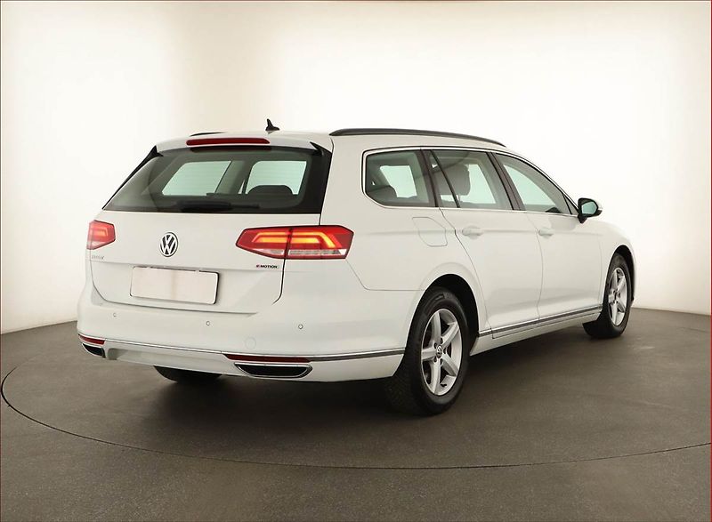 Volkswagen Passat (2019) 2.0 TDI, 4X4, Automat - fotka 5 z 18