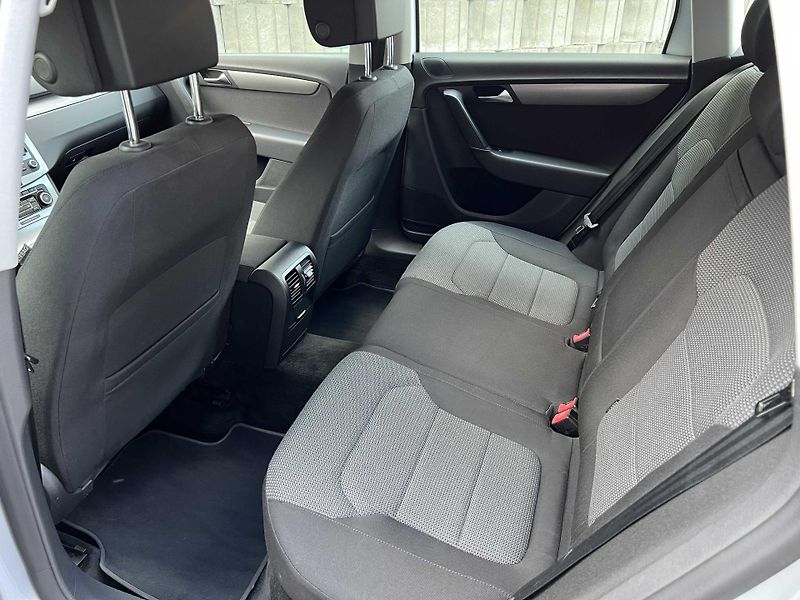 Volkswagen Passat 2.0 TDi 4MOTION 1.MAJ SERVISKA - fotka 11 z 19