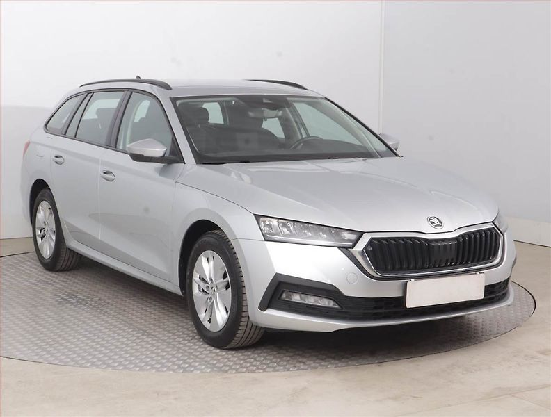 Škoda Octavia (2023) Ambition 2.0 TDI, ČR,1.maj - fotografie inzerátu