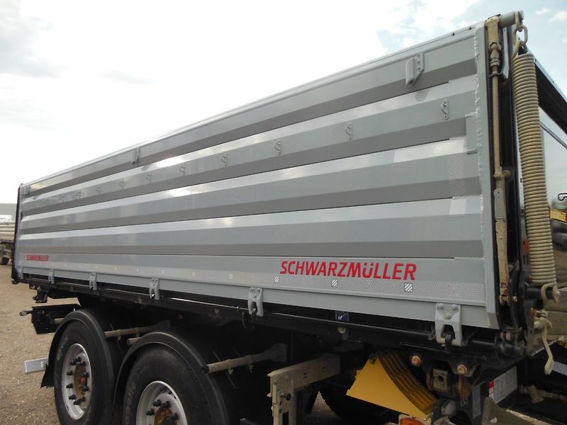 Schwarzmüller Z2, Zvedací náprava - fotka 13 z 23
