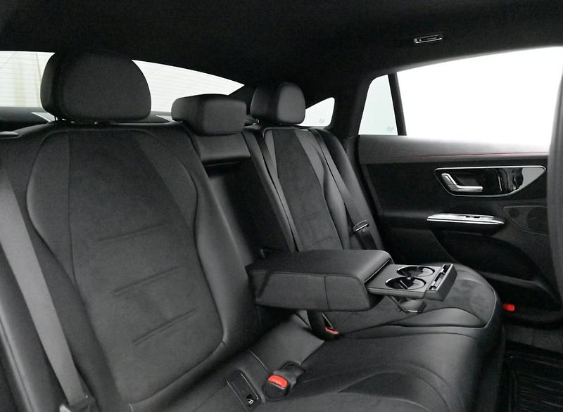 Mercedes-Benz EQE 350 AMG SoH 95% Kamera Ambient - fotka 19 z 26