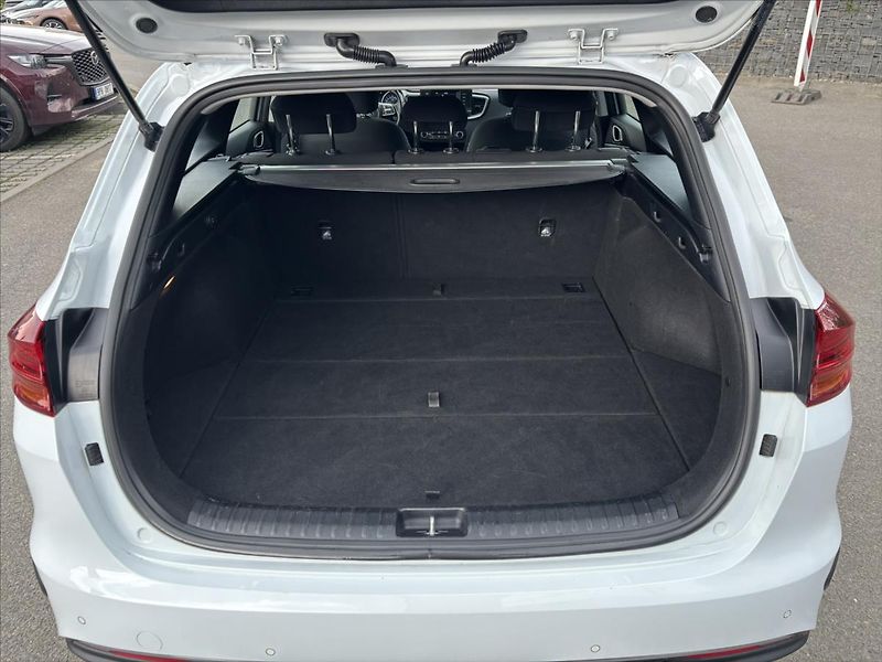 Kia Ceed 1,4 TGDi 103kW Fresh ZÁRUKA - fotka 13 z 33