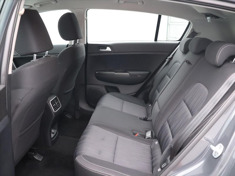 Kia Sportage 1,6 CRDI 85kW Exclusive - fotka 14 z 30