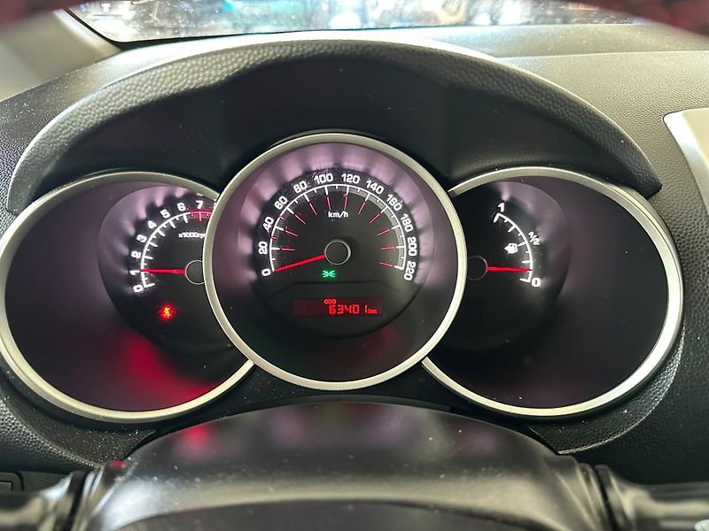Kia Venga 1,4i 66kW, 1.majitel - fotka 11 z 17