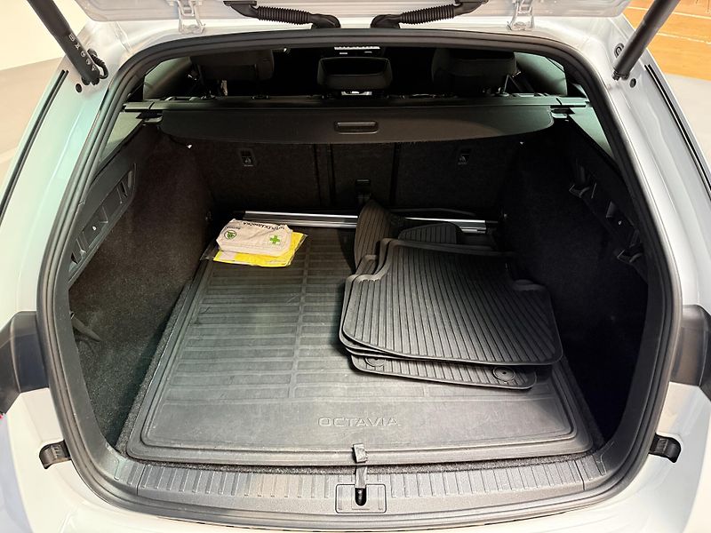 Škoda Octavia 2.0 TDI 85kW DSG Sportline Com - fotka 12 z 14