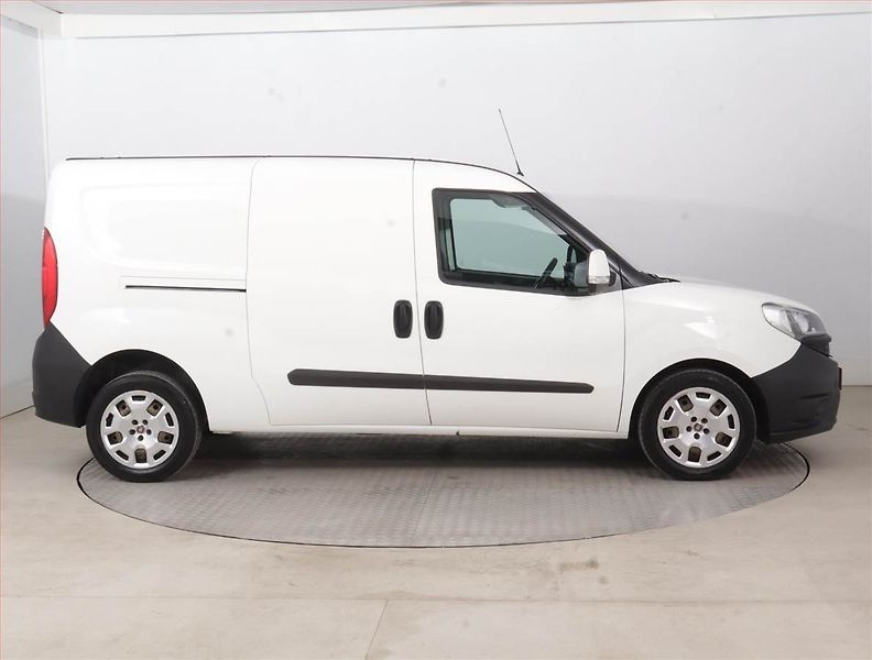 Fiat Dobló (2018) Maxi 1.6 MultiJet, ČR, 1Maj - fotka 6 z 15
