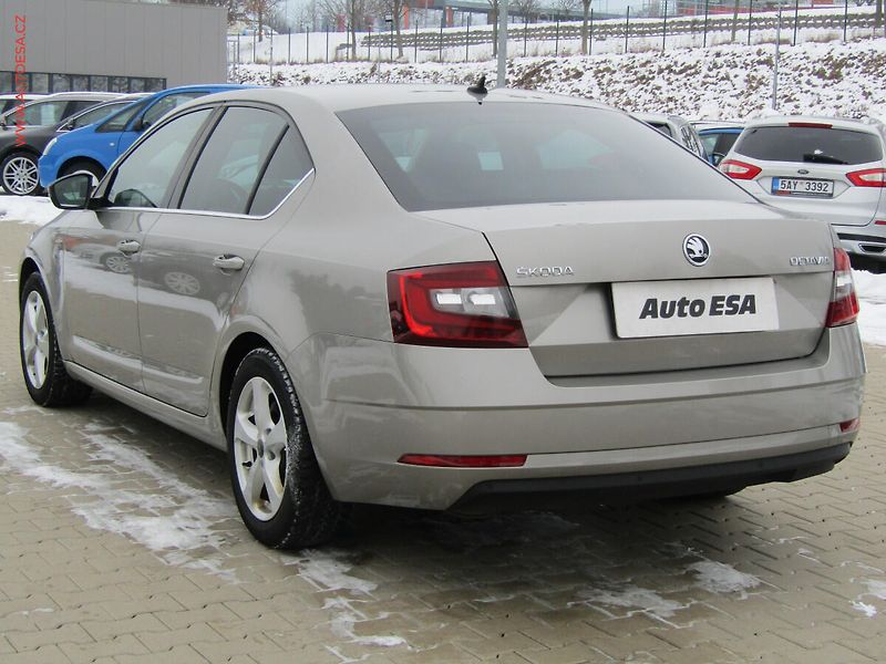 Škoda Octavia (2017) 2.0 TDi, ČR, L&K, DSG, LED - fotka 4 z 22