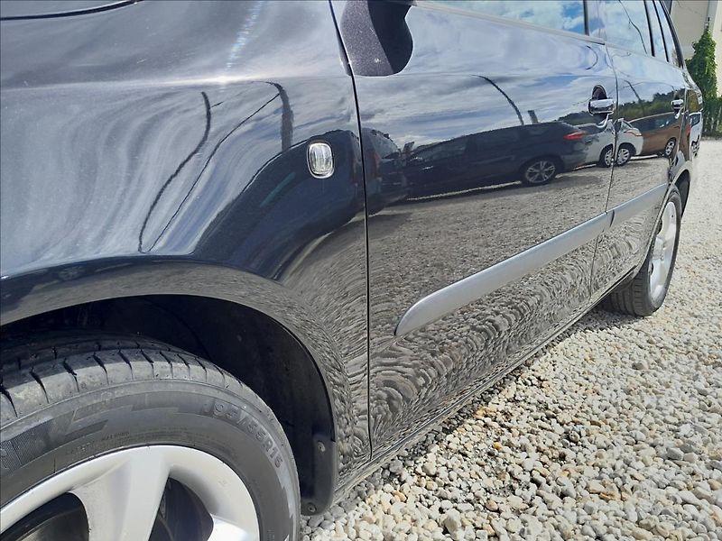 Škoda Fabia II 1.2 i 51kW KOMBI - fotka 13 z 53