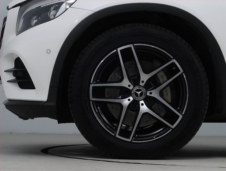 Mercedes-Benz GLC (2018) AMG line 250 d 4MATIC - fotka 15 z 24