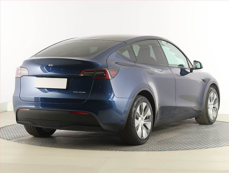Tesla Model Y (2023) Long Range AWD 79kWh, SoH 93% - fotka 5 z 33