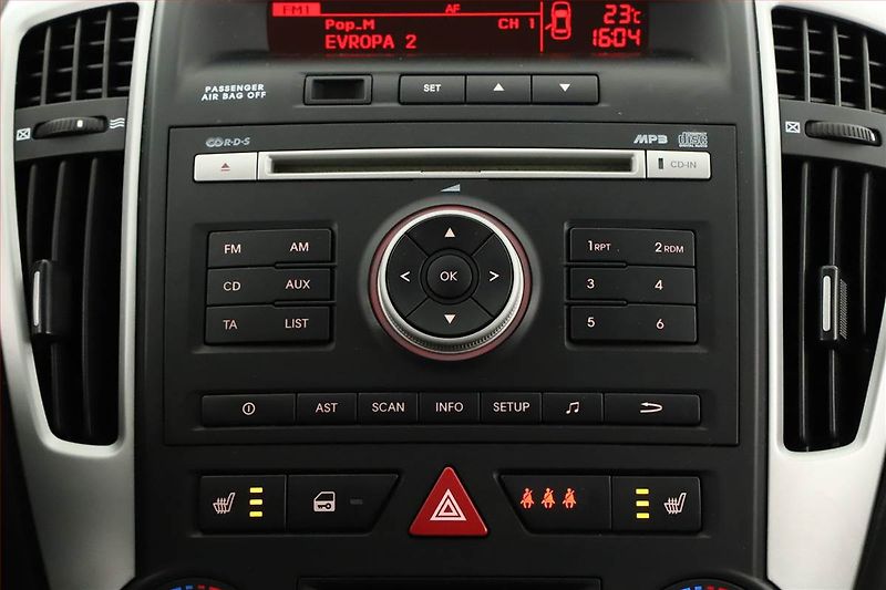 Kia Ceed (2011) 1.6 CRDi, Serv.kniha, po STK - fotka 12 z 16