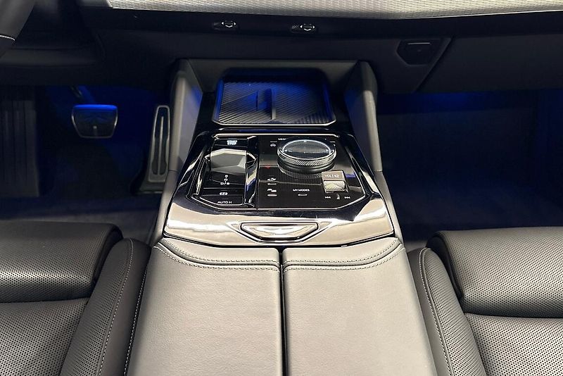 BMW Řada 5 540d xDrive Touring - fotka 11 z 13