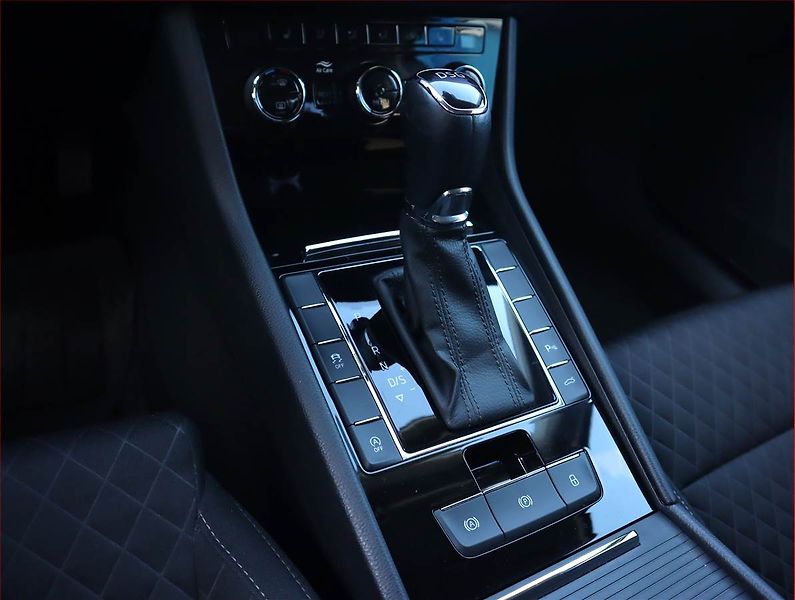 Škoda Superb (2019) 2.0 TDI, Automat, Serv.kniha - fotka 16 z 25