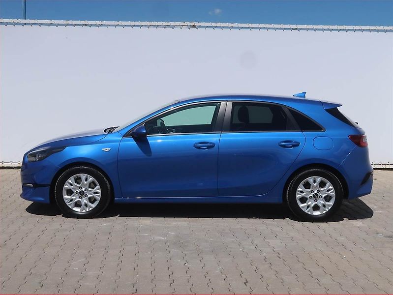 Kia Ceed (2022) Silver 1.0 T-GDI, Serv.kniha - fotka 3 z 17