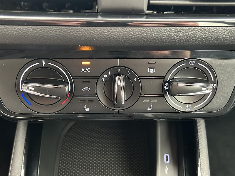 Škoda Scala 1.0 TSI Selection - fotka 19 z 28