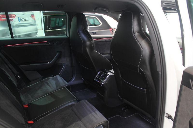 Škoda Superb (2017) 2.0TDI DSG Sport-Line Tažné - fotka 26 z 39