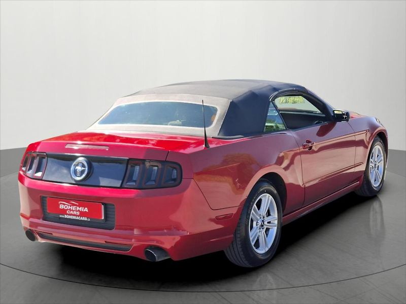 Ford Mustang 3,7 V6 227 Kw cabrio - fotka 9 z 21