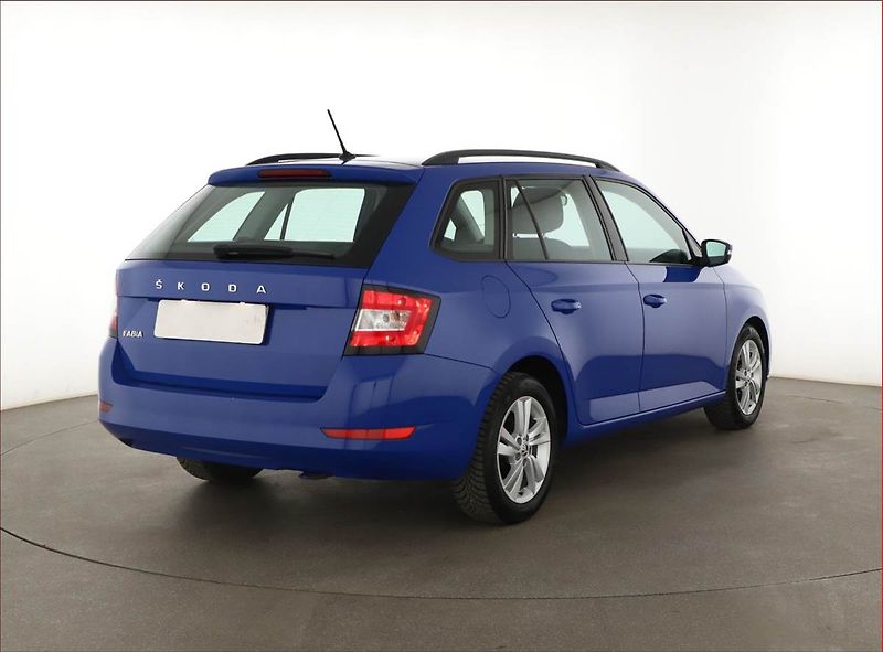 Škoda Fabia (2022) Ambition 1.0 TSI, ČR,1.maj - fotka 5 z 12