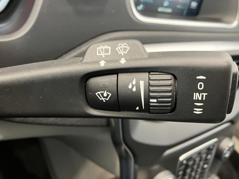 Volvo V40 T3 FWD Summum, MT6 - fotka 22 z 42