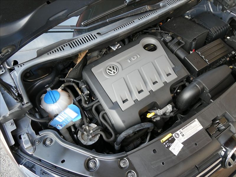 Volkswagen Touran 1,6 TDi 77kW CUP,7.míst,naviga - fotka 37 z 46