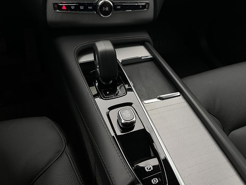 Volvo XC90 B5 AWD CORE AUT 7 MÍST - fotka 27 z 43