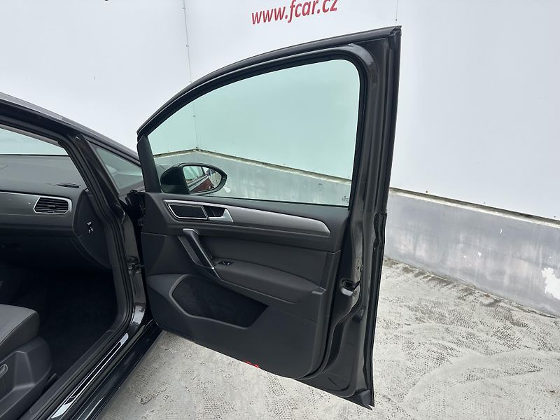 Volkswagen Golf Sportsvan (2016) 1.4 TSI DSG ser.knížka - fotka 14 z 43