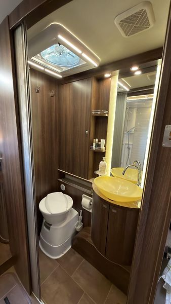 Bürstner Ostatní (2014) Bürstner Elegance I 810 G 3.0 - fotka 16 z 19