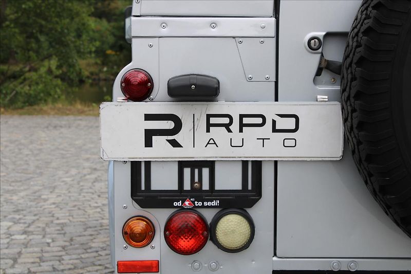 Land Rover Defender 110 2.4 TD4 90kW / PUMA / CZ - fotka 35 z 38
