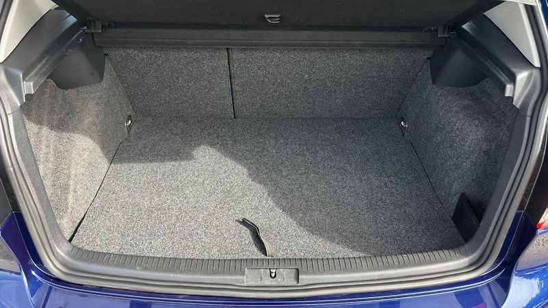 Volkswagen Golf (2009) 1.6MPi 75kw 1.Majitel Klima - fotka 17 z 21