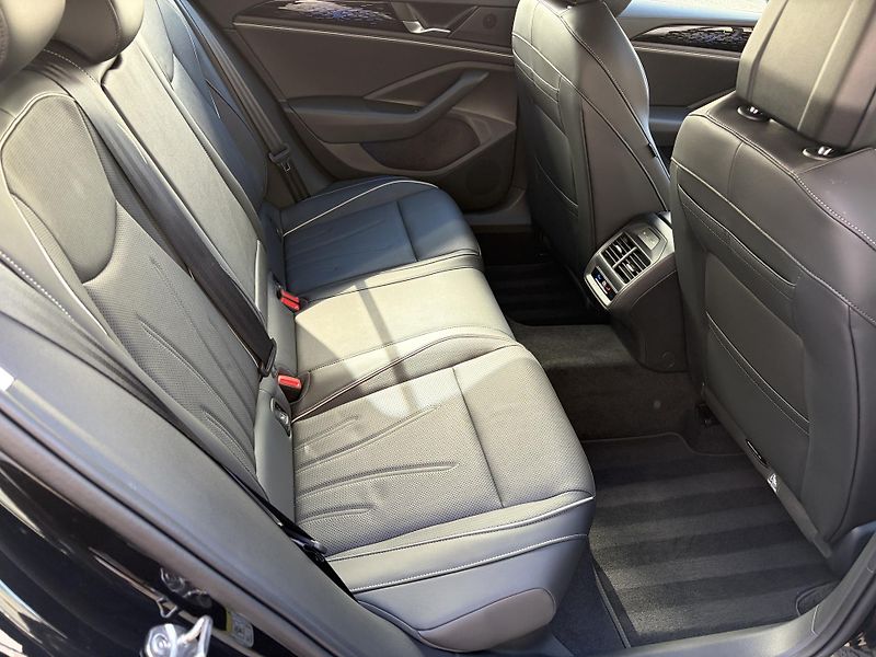 Volkswagen Passat 2,0 TDI Business - fotka 16 z 33