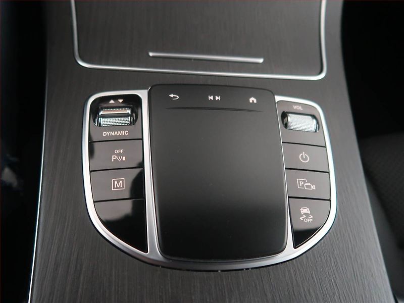 Mercedes-Benz GLC (2022) 300 de 4MATIC - fotka 18 z 23