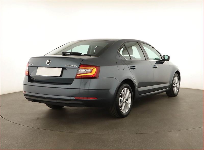 Škoda Octavia (2019) Style 1.5 TSI, ČR,1.maj - fotka 5 z 13