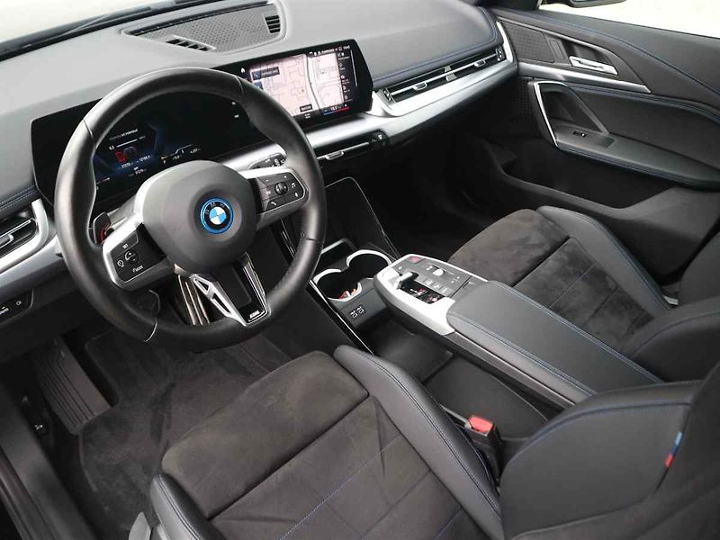 BMW iX1 - fotka 7 z 10