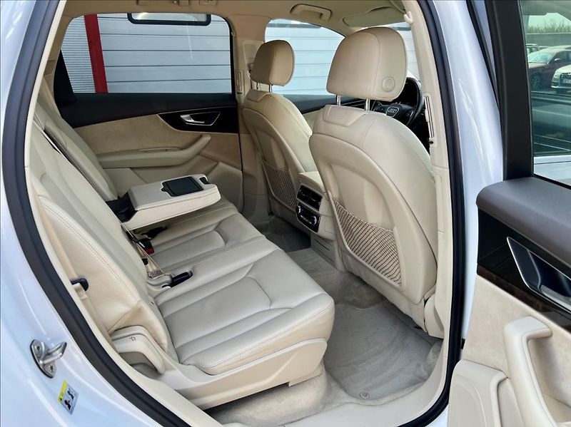 Audi Q7 3,0 TDi  MATRIX  VZDUCH  200kW - fotka 22 z 54