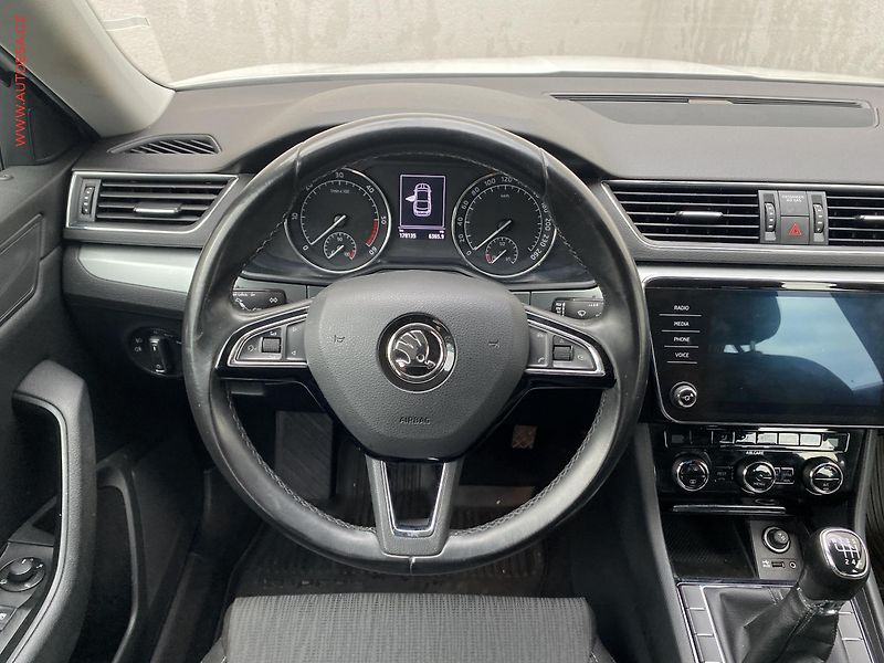 Škoda Superb (2017) 2.0TDi, ČR, SportLine - fotka 11 z 19