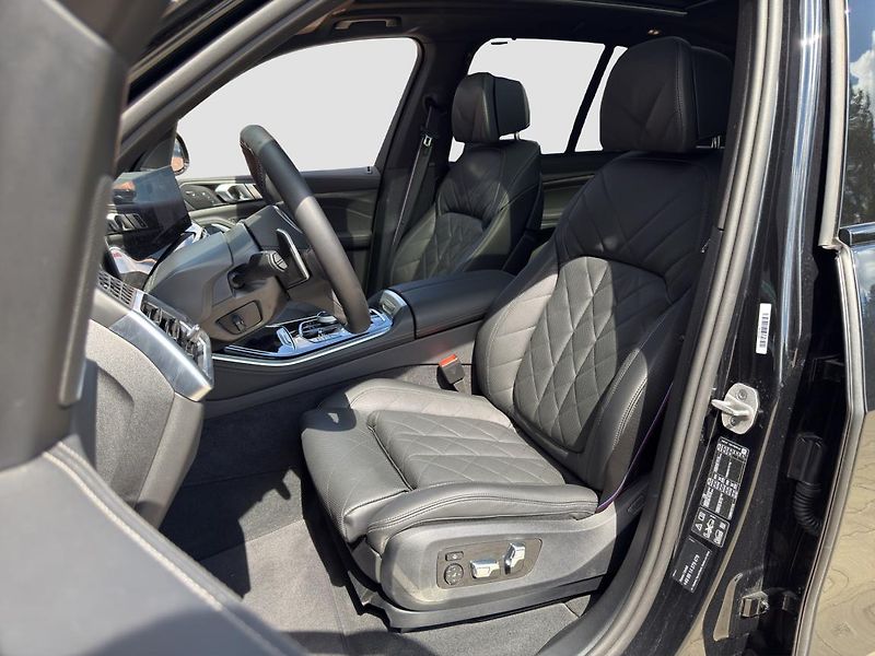 BMW X5 M60i - fotka 8 z 23