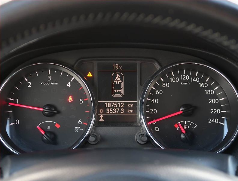 Hyundai Elantra (2012) 1.6, Tempomat, Park. senzory - fotka 11 z 16