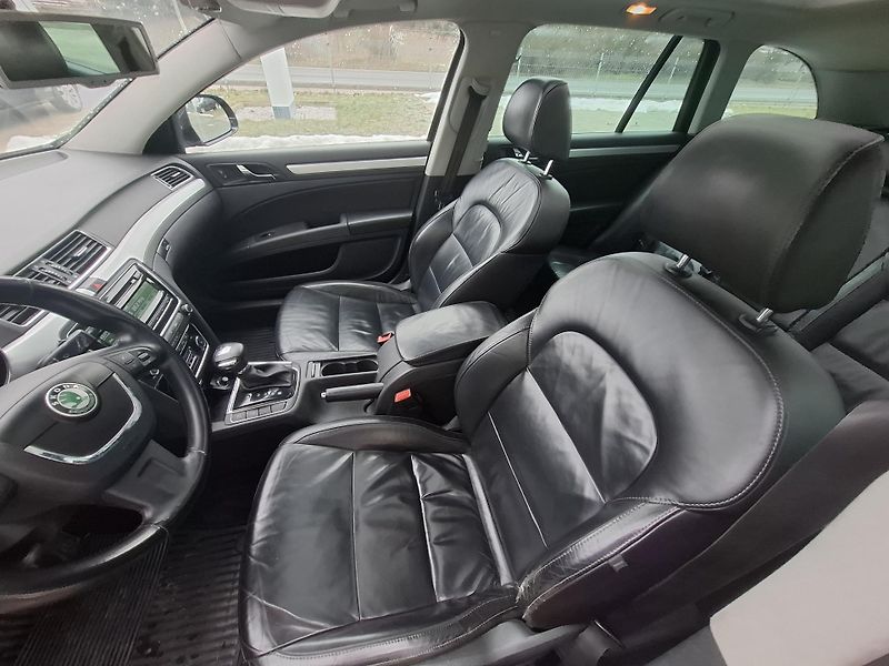 Škoda Superb (2011) II,2.0 TDI,125kW,1 maj - fotka 14 z 19