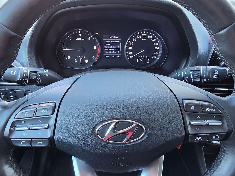 Hyundai i30 1.6CRDi COMFORT LED KAMERA NAV - fotka 14 z 35