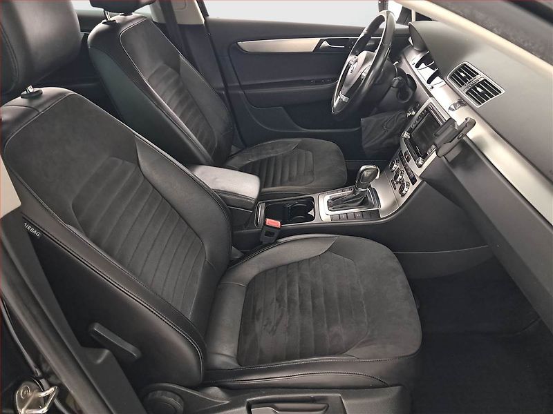 Volkswagen Passat (2012) 2.0 TDI, Automat, Navi - fotka 9 z 20