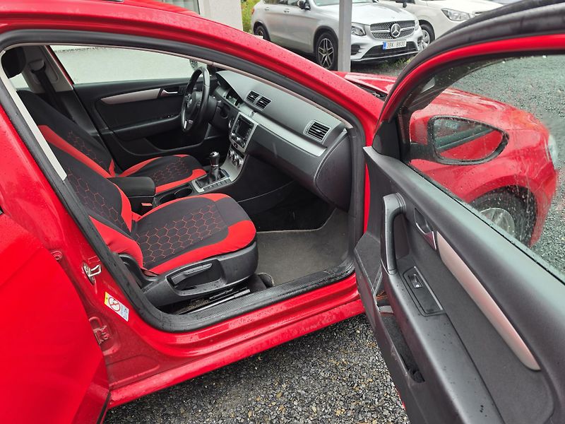 Volkswagen Passat 1.6 TDI Led Tz Navigace  - fotka 16 z 20