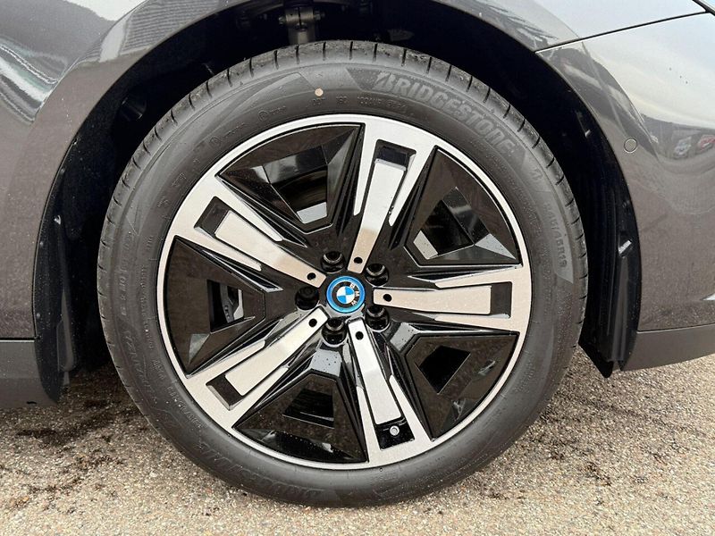 BMW i5 eDrive40 360 HuD ACC Venti - fotka 5 z 13