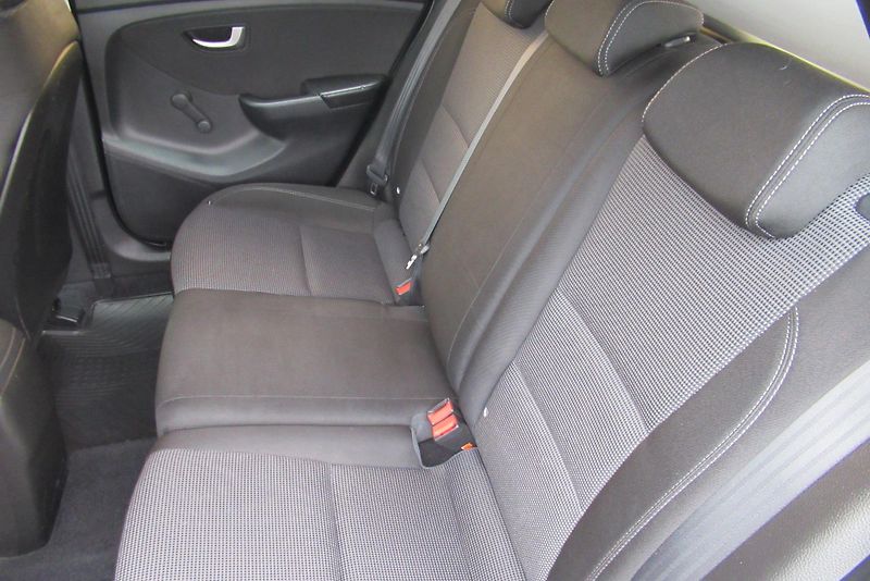 Hyundai i30 1.6 CRDi 16V  KLIMA   AUTOMAT - fotka 16 z 20