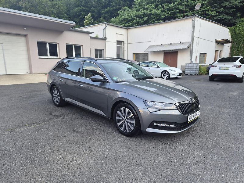 Škoda Superb Combi 2,0TDi DSG 110kw 17ALU - fotka 3 z 44