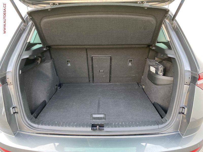 Škoda Karoq (2023) 2.0 TDi, TOUR, DSG, TZ, navi - fotka 7 z 20