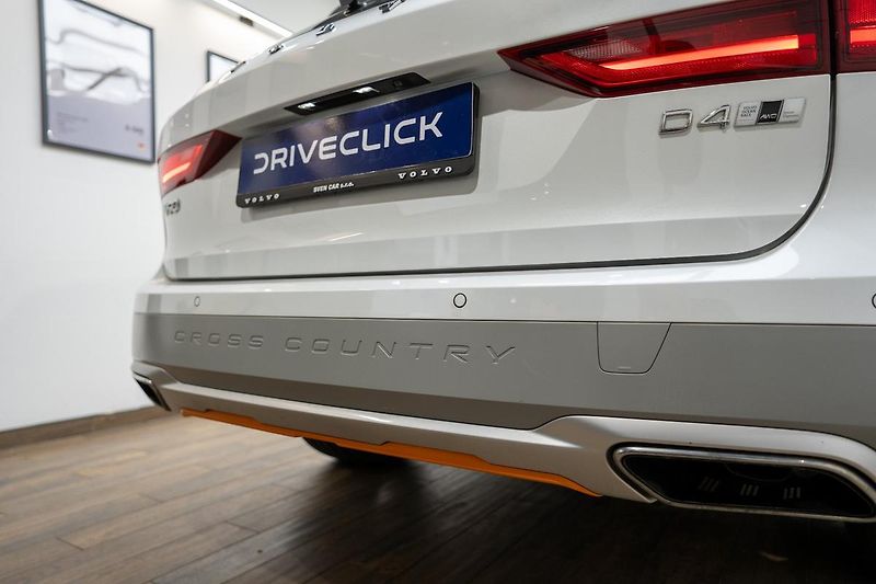 Volvo V90 Cross Country 2.0 140 kW - fotka 30 z 39