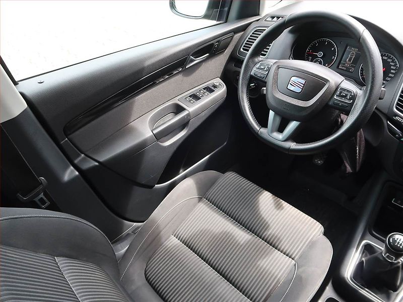 Seat Alhambra (2013) 2.0 TDI, 4X4, 7 míst, Navi - fotka 7 z 19