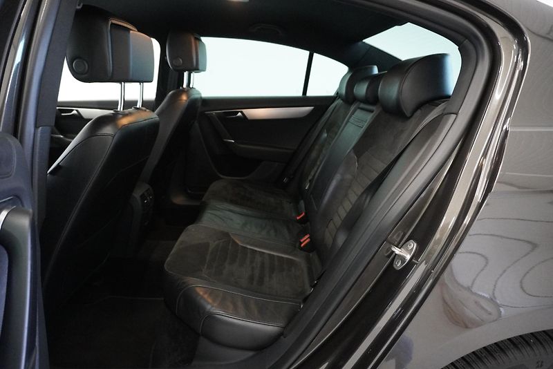 Volkswagen Passat (2012) 3.6 FSi 4x4 DSG ALCANTARA - fotka 23 z 29